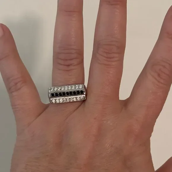 Vintage triple bar ring with white and black stones sz 6